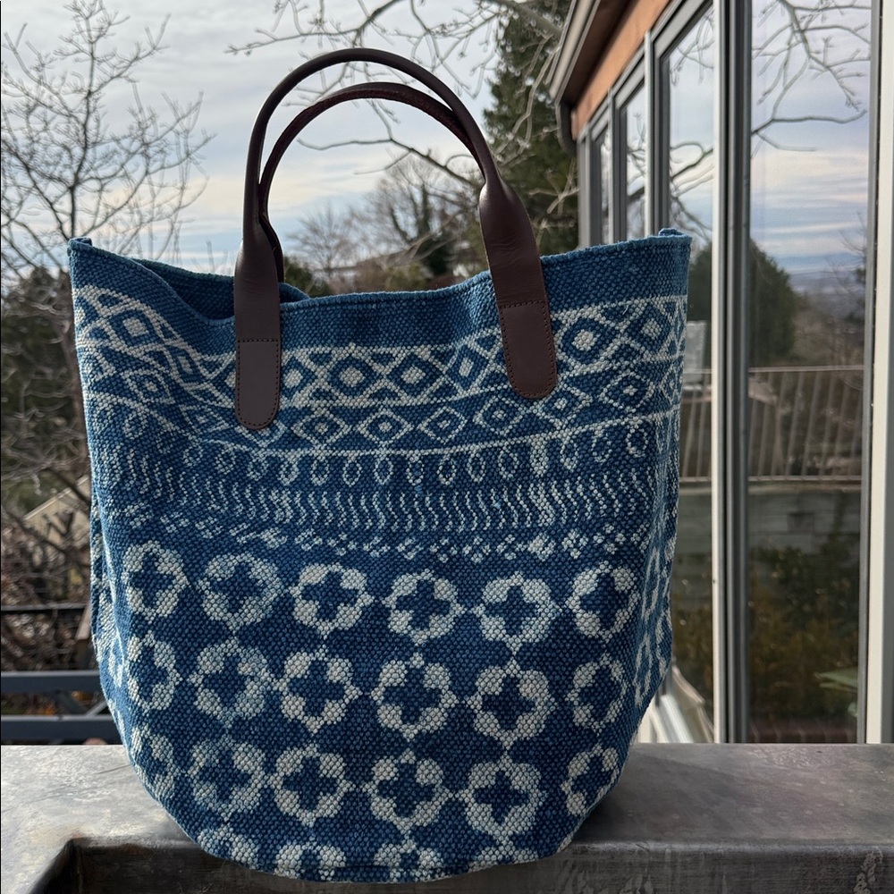 Indio dyed “Kumba Tote”. Large shopping, picnic or beach bag. New with tags! - Picture 5 of 12